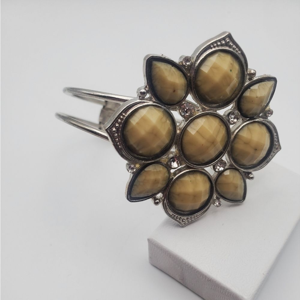 Magnolia garden estate secret window bracelet‎ hinge closure